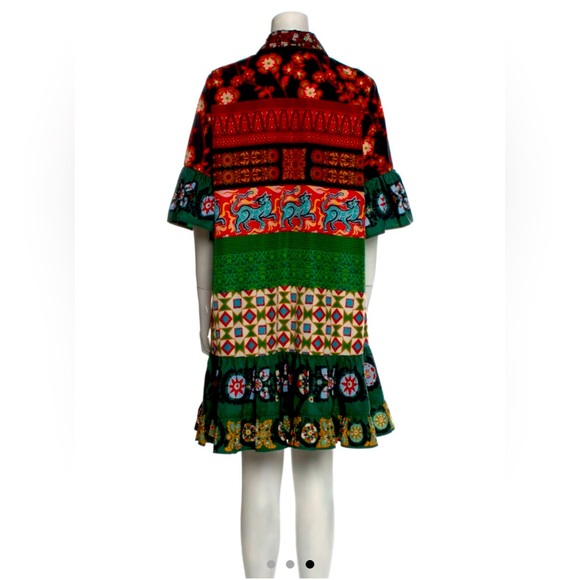 •   La Double J
•   Short Sleeve with Collar
•   Button Closure at Front - Picture 2 of 3